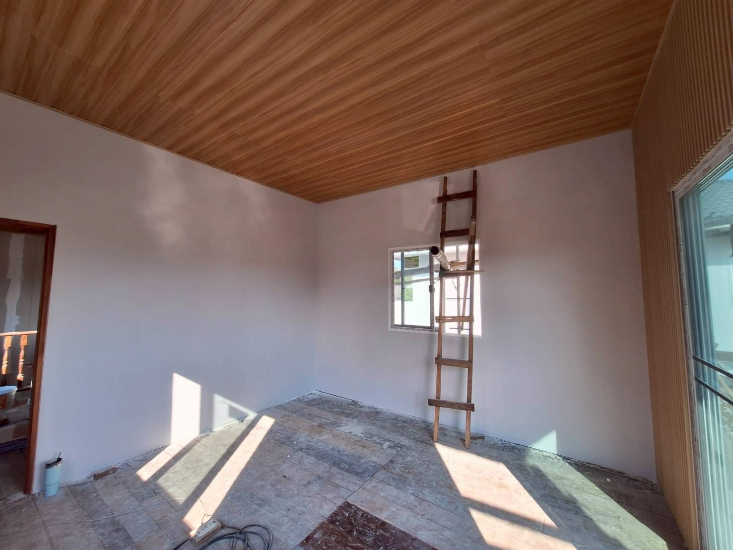 กระเบื้องยางคลิกล็อกรีโนเวตสำนักงาน 2 ชั้น ภาพที่ 2