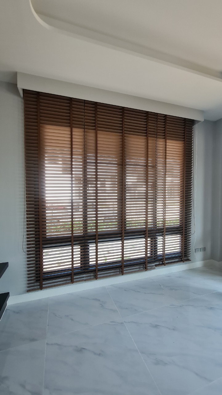 Atlanta Bright White & Igloo Faux Wood Blind thumb 2