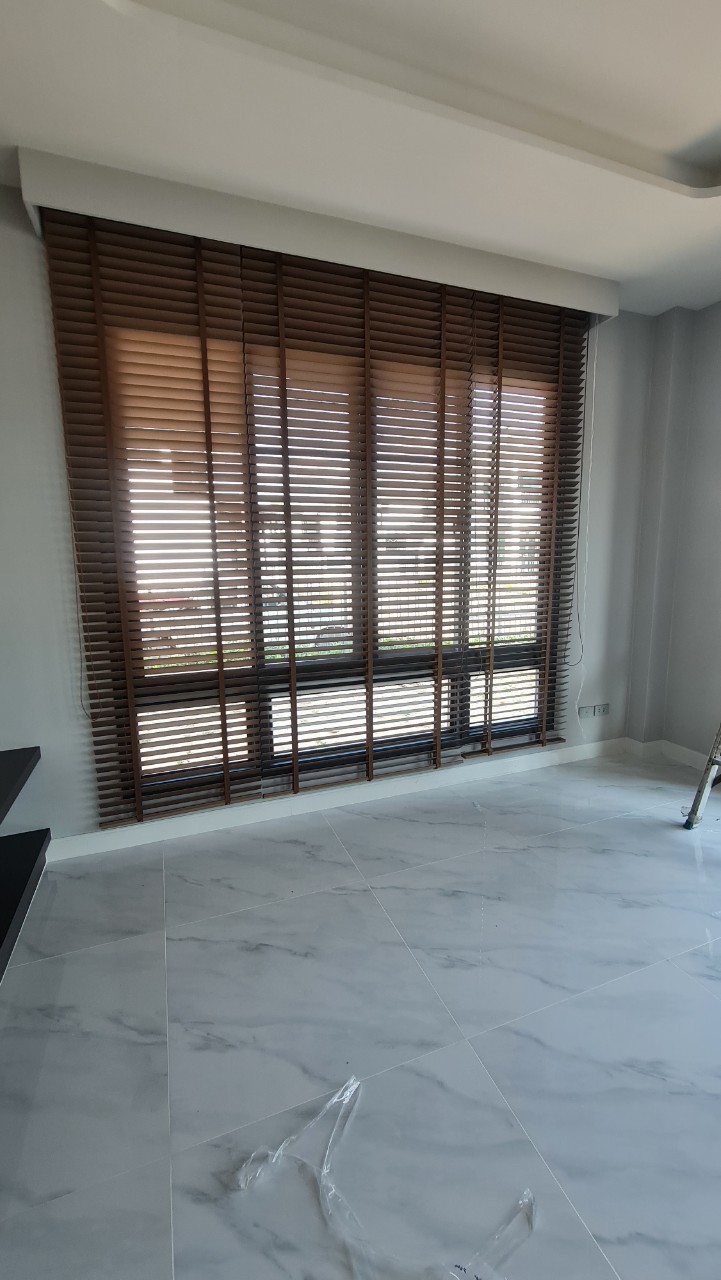 Atlanta Icy White Faux Wood Blind – 50mm Slat