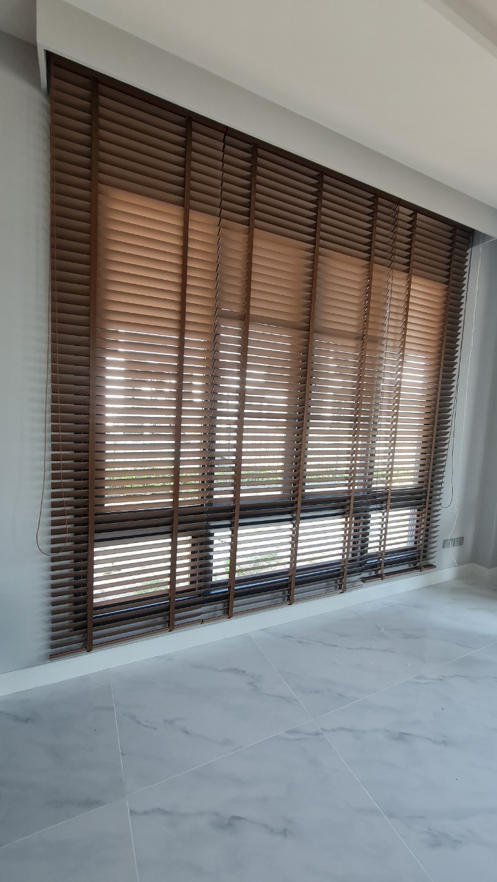 พรมม้วนกันลื่นโทนเทา สำหรับโถงทางเดิน