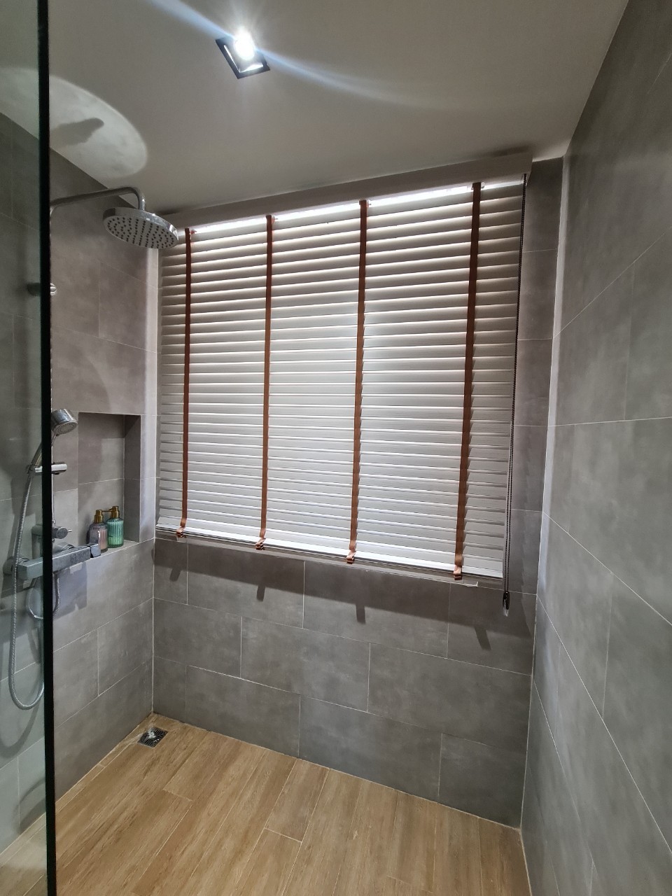 HC-002 | ผ้าม่านโรงพยาบาลสีพาสเทล แบบมีช่องตาข่าย