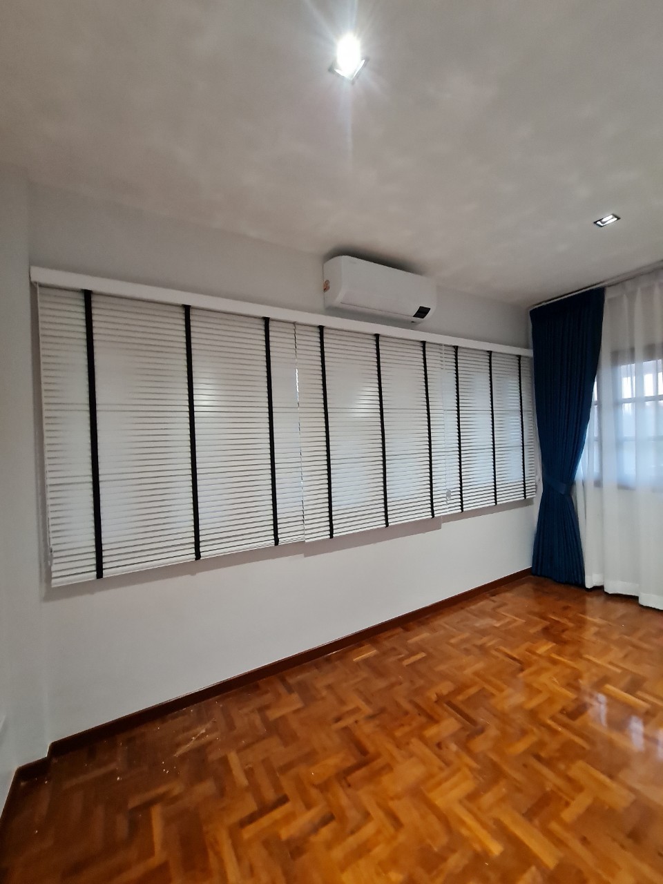 ฉากกั้นห้องญี่ปุ่นบานเลื่อน รุ่น JP-01