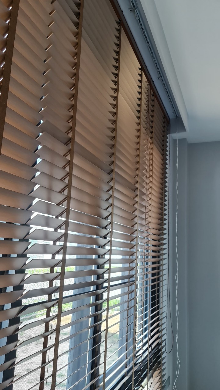 ม่านม้วนพิมพ์โลโก้สำหรับออฟฟิศและหน้าร้าน